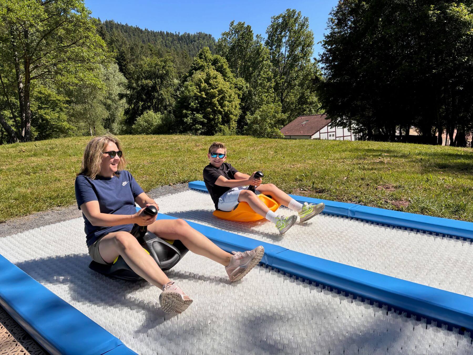 luges d'été : activité amusante pour les familles à Pierre Percée